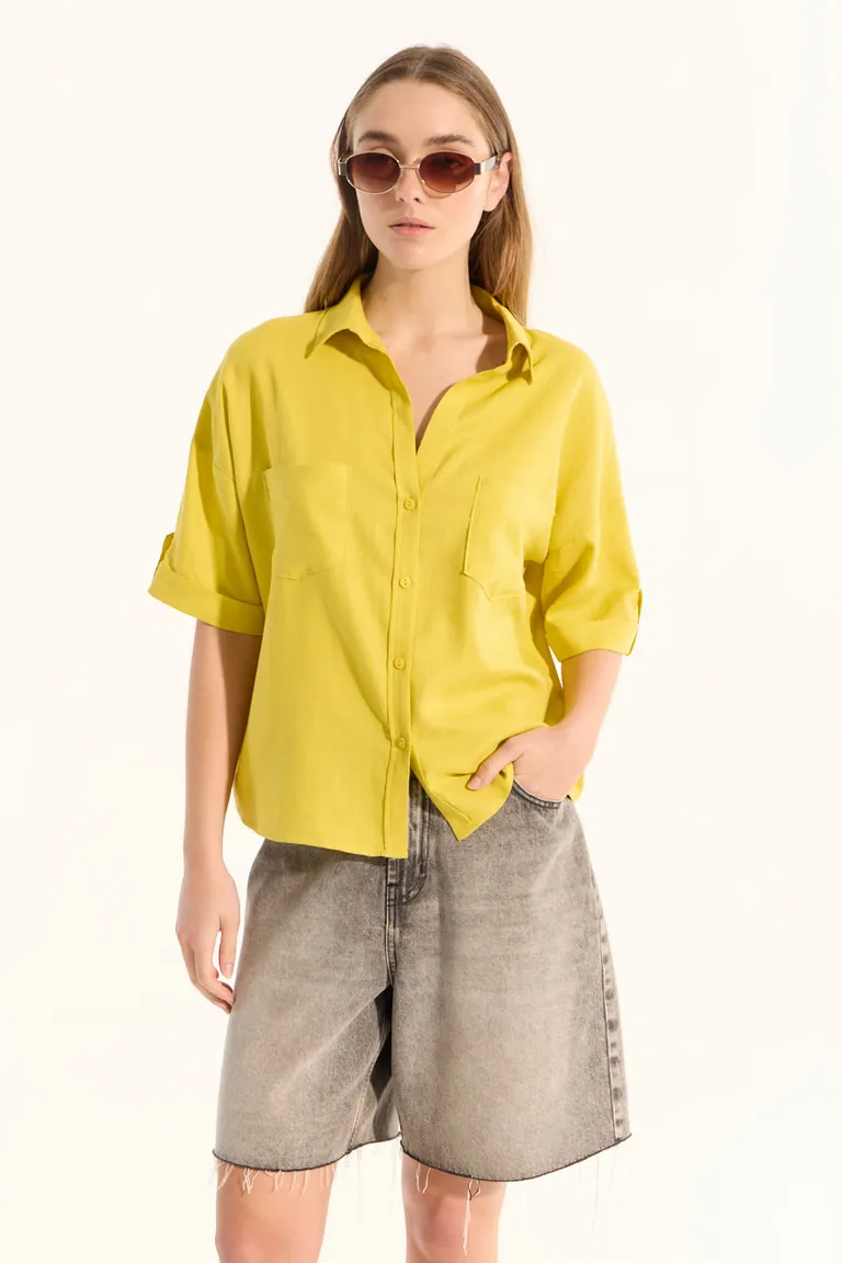 Camisas de corte recto y calce holgado con detalles en mangas y bolsillos para un look elegante y casual de Portsaid en Camisas para argentina