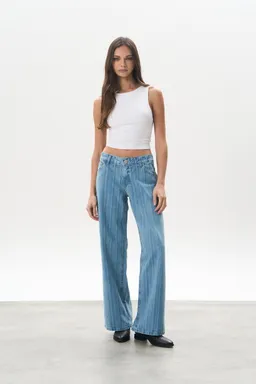 Jean denim wide tiro bajo ryan de Magda en Pantalones para argentina