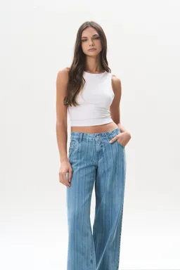 Jean denim wide tiro bajo ryan de Magda en Pantalones para argentina