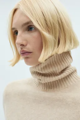 Sweater cuello tortuga de Mango en Buzos y Sweaters para argentina