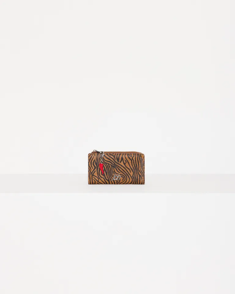 Tarjetero con aplique metálico y cierre, diseño estampado animal print de Jazmin Chebar en Billeteras y Monederos para argentina