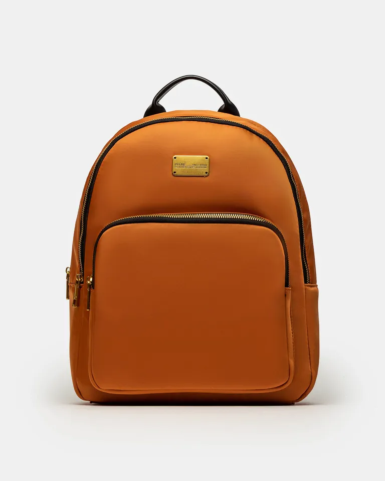 Mochila naranja en nylon, accesorio elegante y funcional para mujer de Prüne en Mochilas para argentina