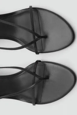 Sandalias tacón con tiras de Mango en Sandalias para argentina