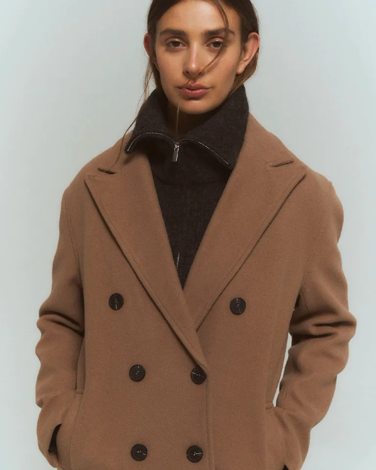 Tapado largo de diseño con bolsillos y forro a tono en tonalidad marrón de Sky en Tapados para argentina