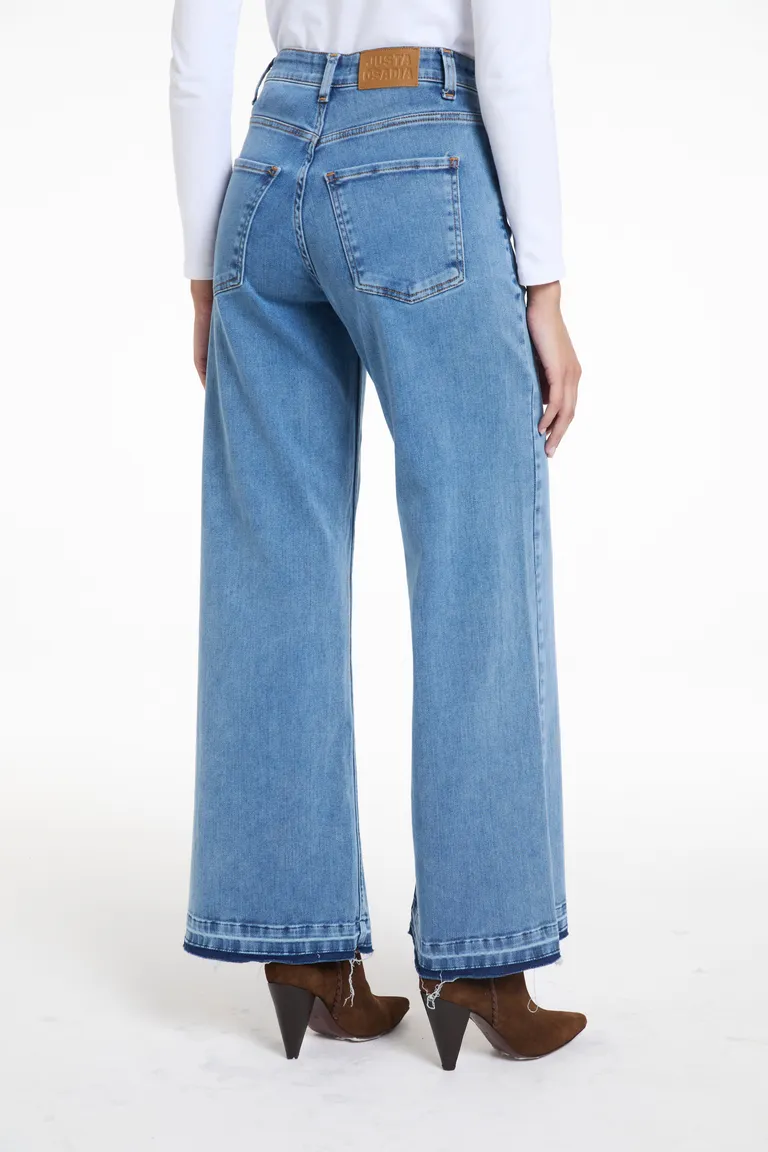 Pantalón tiro alto con corte amplio y ruedo deshilachado de diseño relajado de Justaosadia en Pantalones para argentina