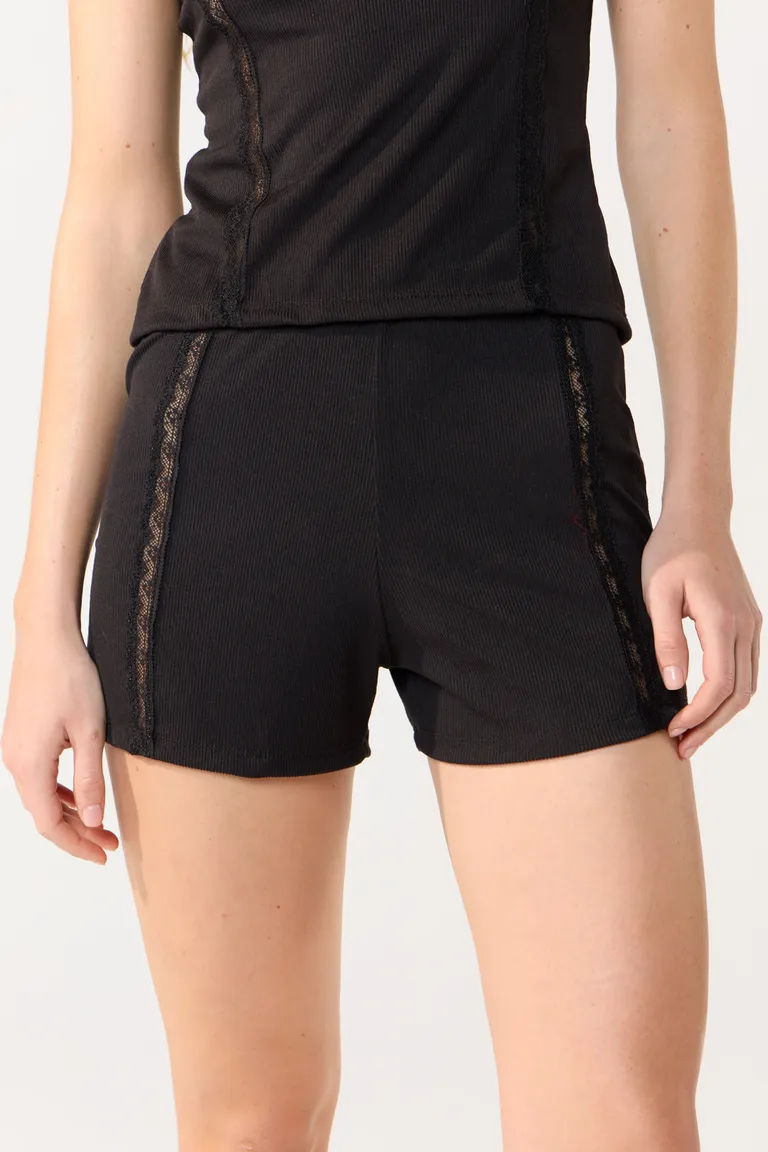 Shorts cortos y ajustados con detalles de puntilla para mujer de Cuesta Blanca en Shorts para argentina