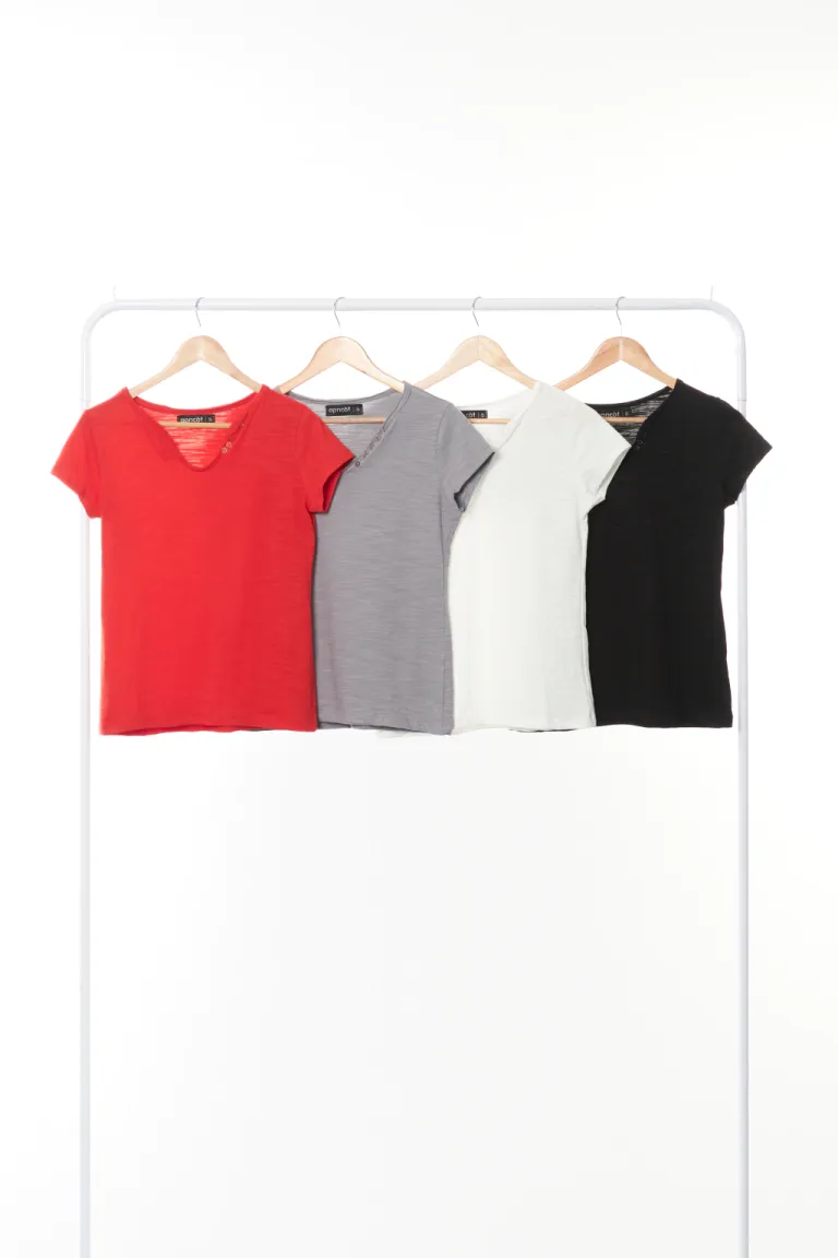 Remera roja de diseño minimalista y elegante para mujer de Apricot en Remeras para argentina