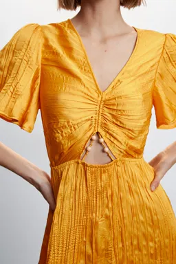 Vestido satinado con abertura de Mango en Vestidos para argentina