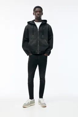 Jeans carrot rotos de Pull&Bear en Pantalones para argentina