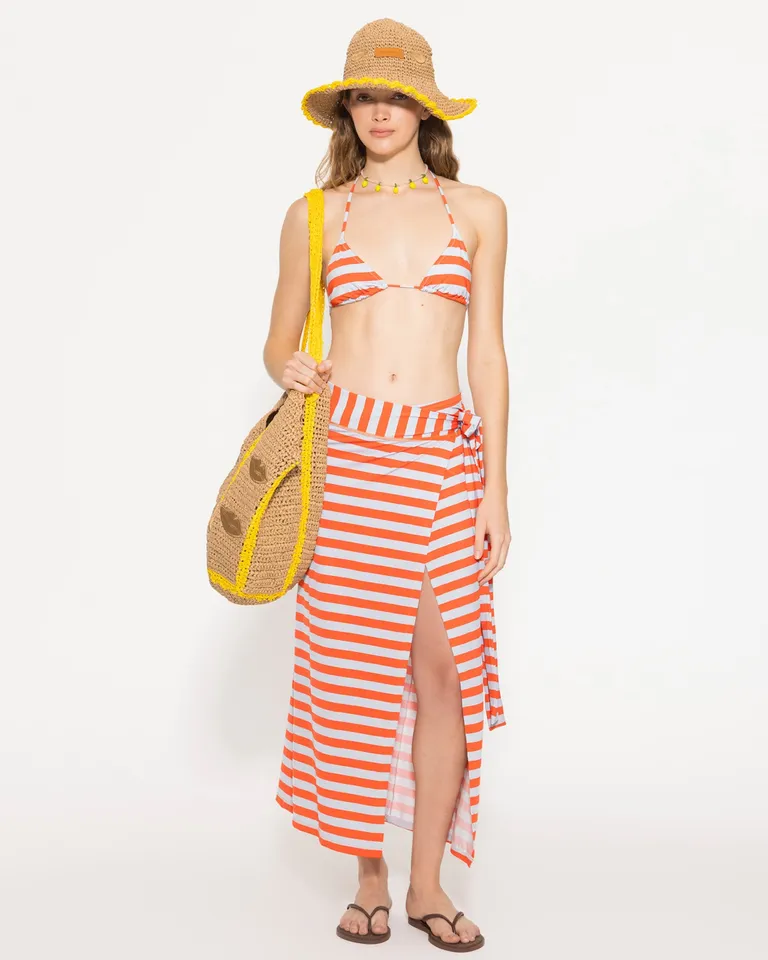 Falda pareo naranja y blanca de tela elástica y ligera, perfecta para la playa de Jazmin Chebar en Swimwear y Beachwear para argentina