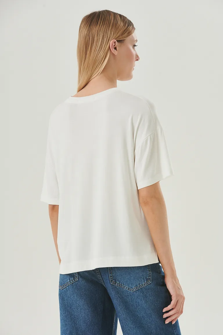 Remera de corte holgado y diseño minimalista en algodón suave de Sweet en Remeras para argentina