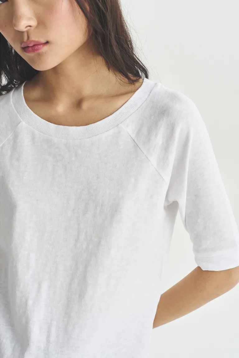 Remera básica de corte recto en color blanco para mujer de Akiabara en Remeras para argentina