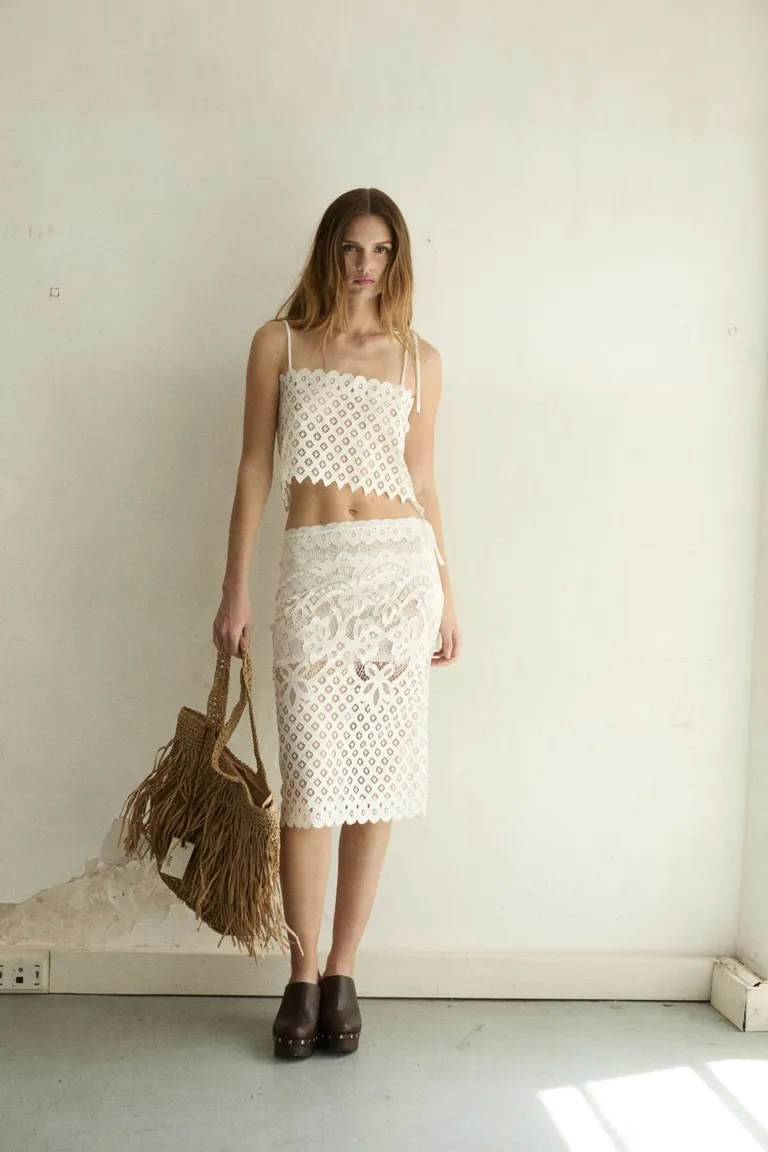 Falda Blanca Elegante de Diseño Moderno para Mujer de Allo Martinez en Faldas para argentina