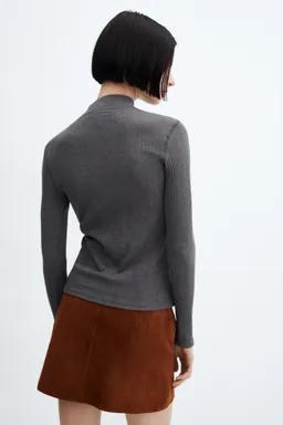 Camiseta canalé cuello perkins de Mango en Buzos y Sweaters para argentina