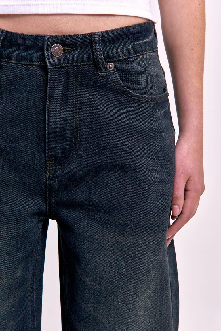 Jean de corte wide leg con diseño de pierna amplia y tiro medio de calce relajado de 47 Street en Pantalones para argentina