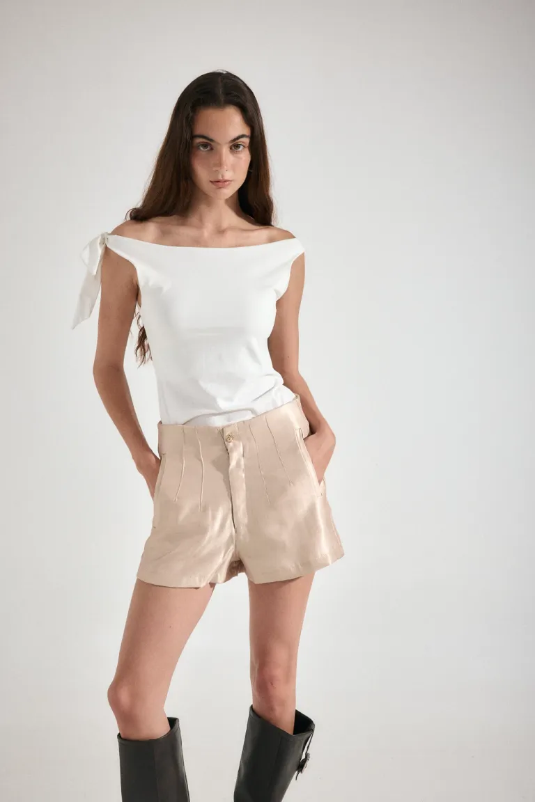 Musculosa negra de corte ceñido y cuello bote para mujer de Audaz en Tops para argentina