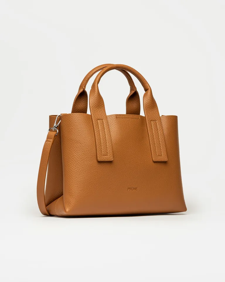 Elegante Cartera de Mano Gaia con Diseño Funcional y Efecto Cuero Graneado de Prüne en Bolsos y Carteras para argentina