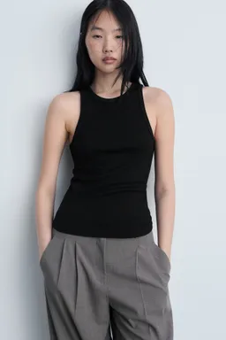 Top punto fino canalé de Mango en Tops para argentina