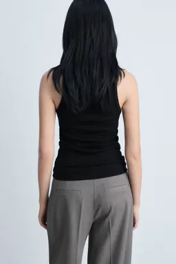 Top punto fino canalé de Mango en Tops para argentina