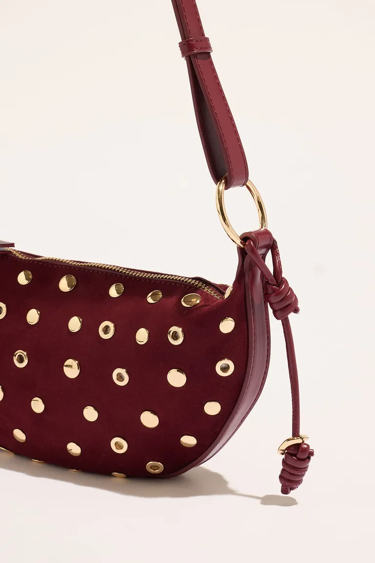 Cartera de gamuza sintética con detalles de tachas y ojalillos en tonos dorados de Portsaid en Bolsos y Carteras para argentina