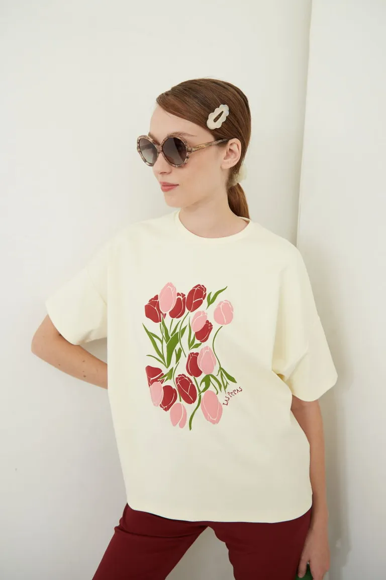Remera de corte amplio con estampa de tulipanes y cuello redondo de Las Pepas en Remeras para argentina