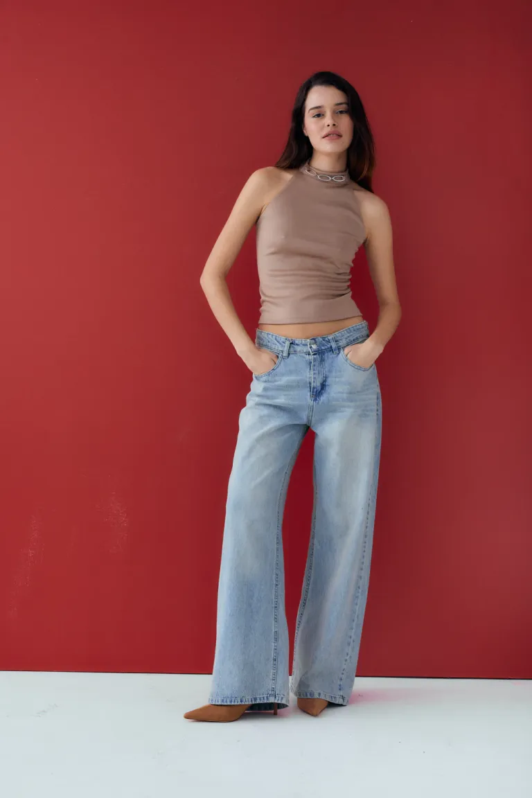 Top con cadena en el escote y espalda descubierta para un estilo urbano y chic de Audaz en Tops para argentina