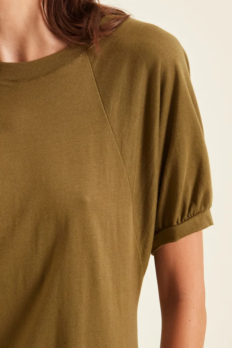 Vestido midi de corte holgado con cuello redondo y mangas ranglan con puños de Cuesta Blanca en Vestidos para argentina