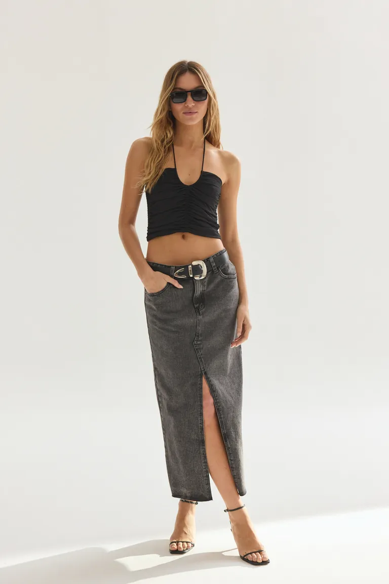 Top negro sin mangas con escote pronunciado para mujer de Akiabara en Tops para argentina