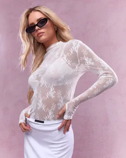 Crop top encaje floral de Missguided en Blusas para argentina