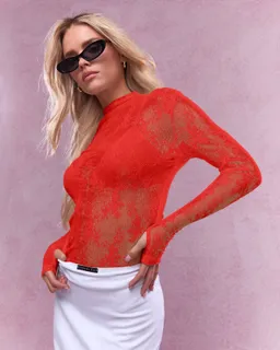 Crop top encaje floral de Missguided en Blusas para argentina