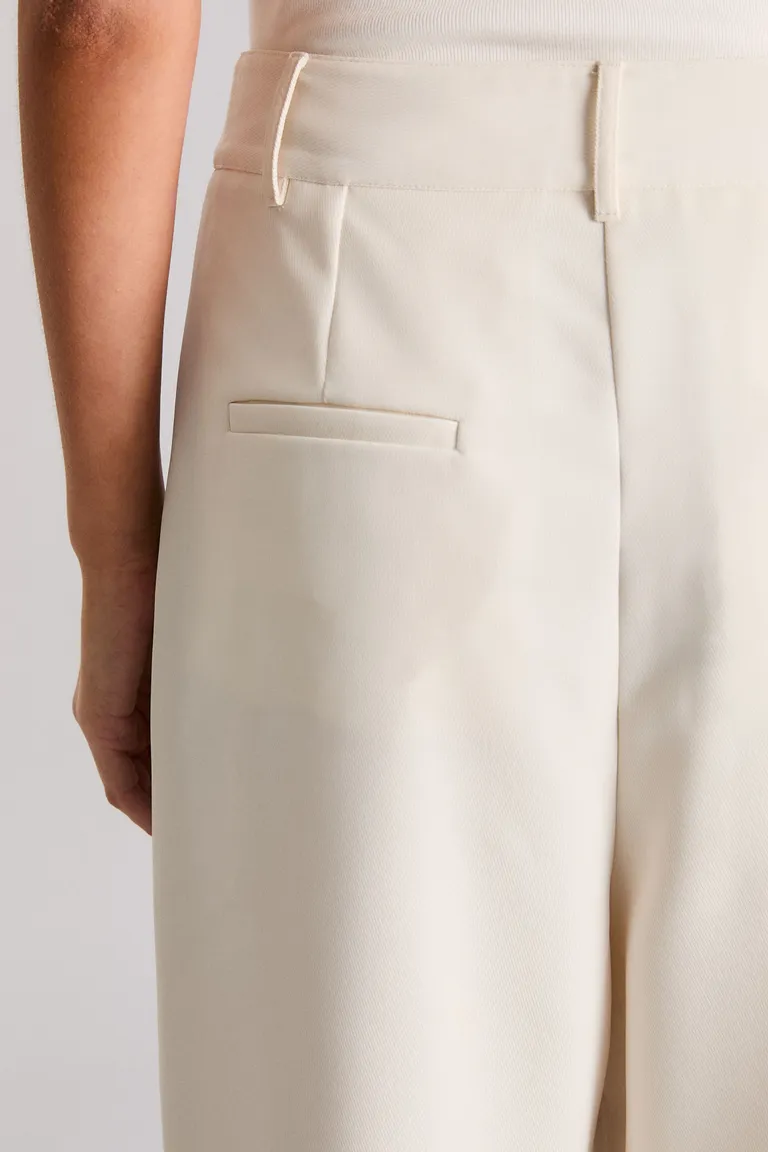 Pantalón elegante de tiro alto y corte oversized en tejido sastrero de Kosiuko en Pantalones para argentina