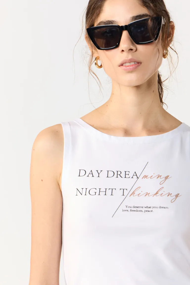 Musculosa blanca con diseño único para un look casual y chic de Cuesta Blanca en Remeras para argentina