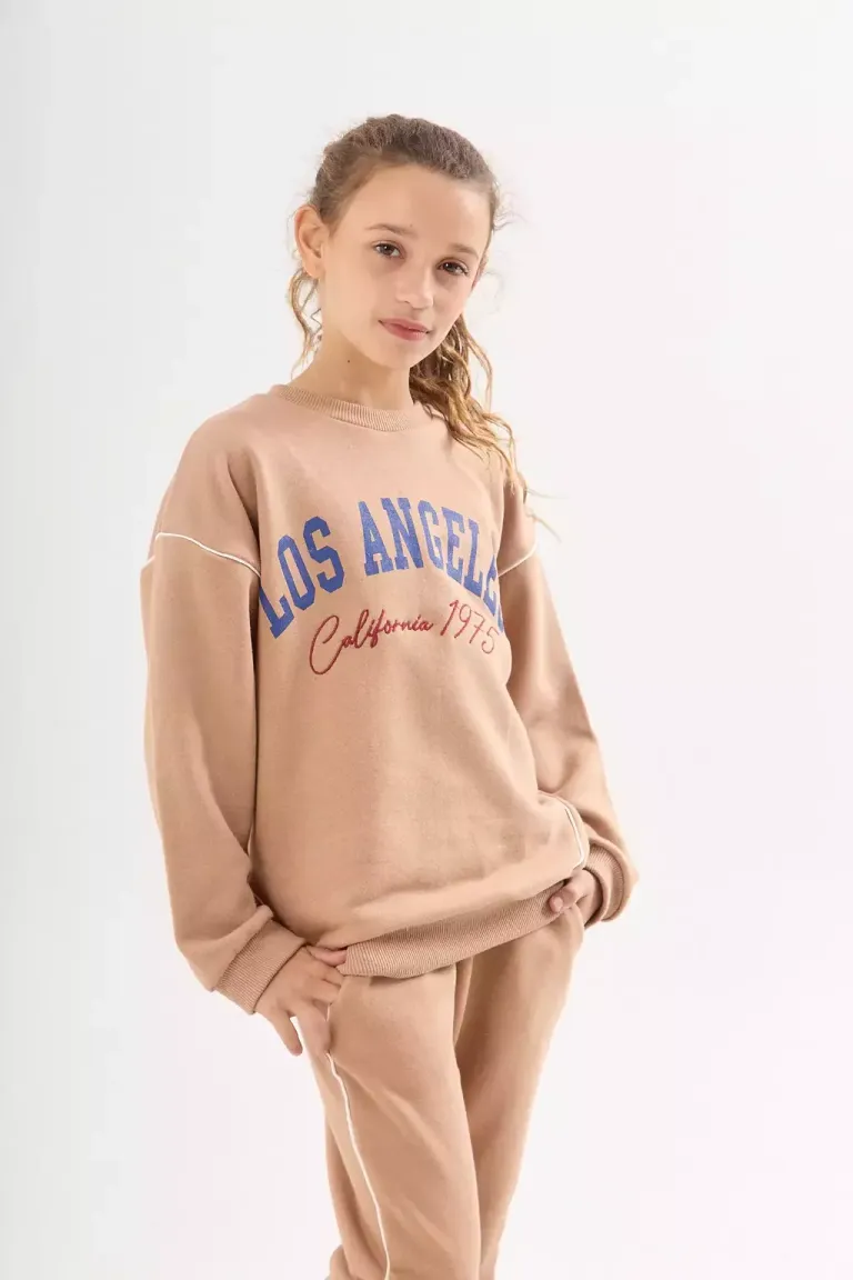 Buzo con estampa gráfica en tono beige para un look casual y cómodo de Belle en Buzos y Sweaters para argentina