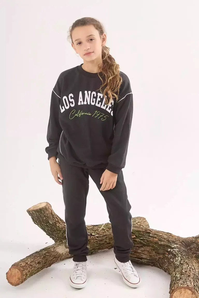 Buzo con estampa gráfica en tono beige para un look casual y cómodo de Belle en Buzos y Sweaters para argentina