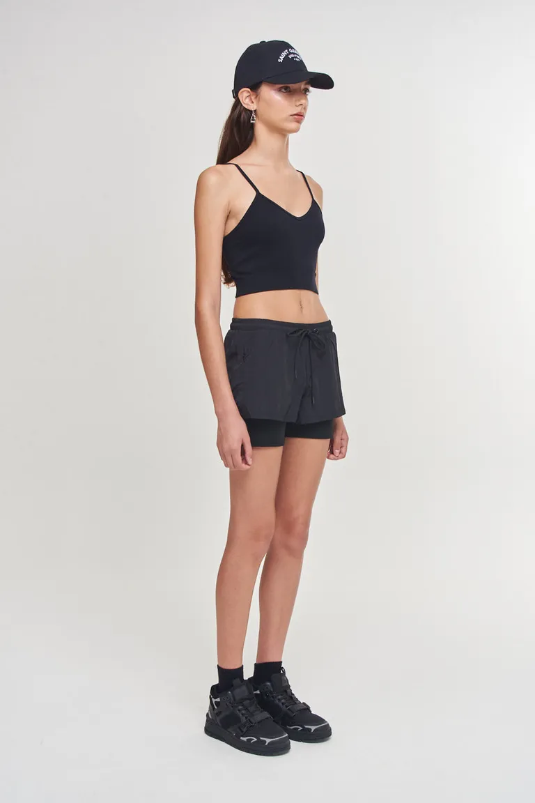 Top deportivo de corte recto con escote en V y tirantes finos de 47 Street en Tops para argentina