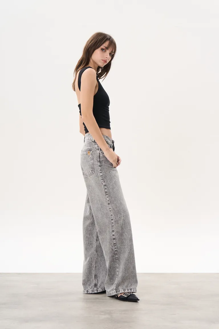Jean denim grey acid ancho de Magda en Pantalones para argentina