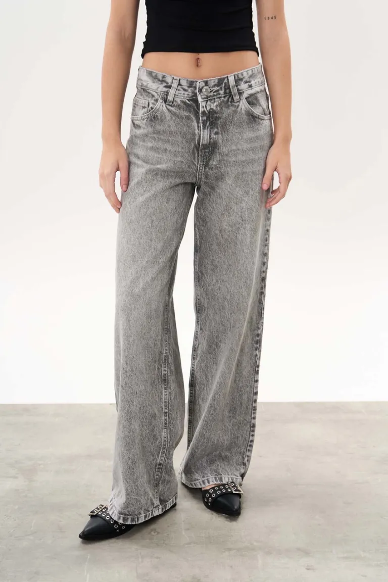 Jean denim grey acid ancho de Magda en Pantalones para argentina