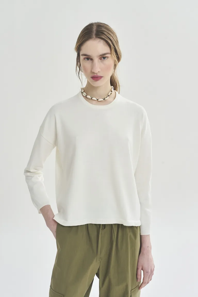 Sweater blanco de corte ajustado con cierre frontal para mujer de Akiabara en Buzos y Sweaters para argentina