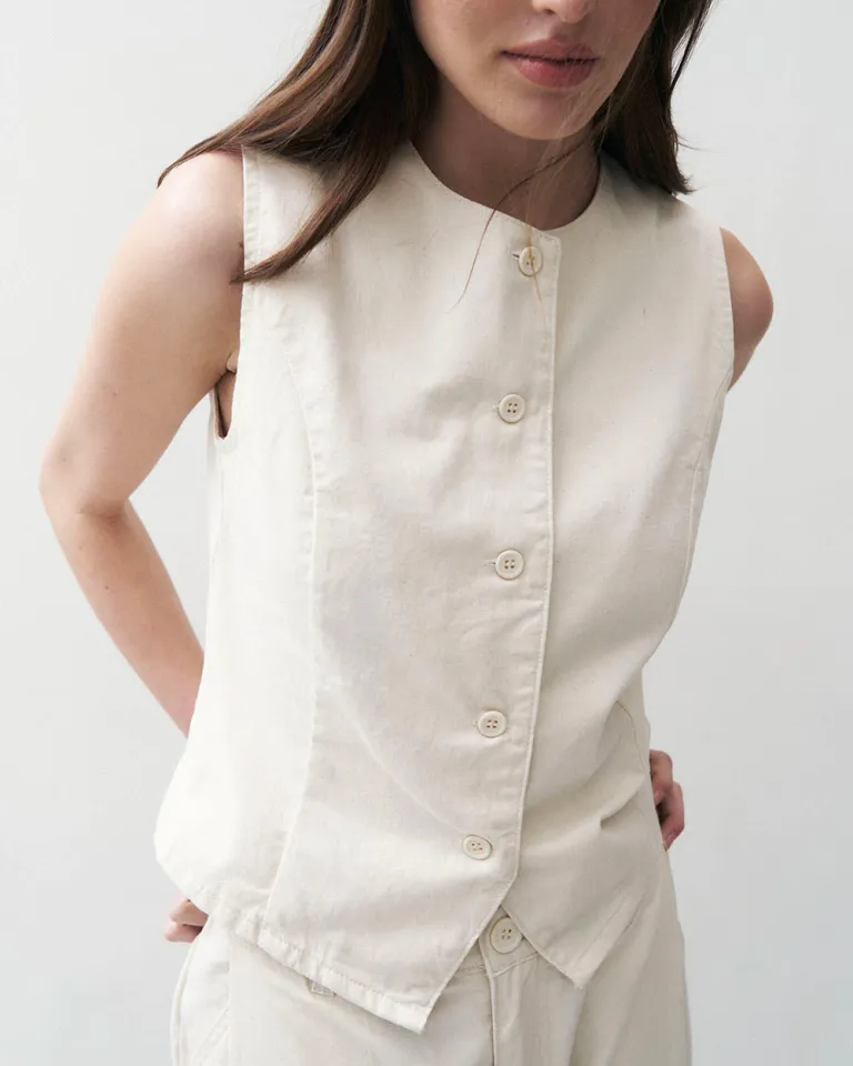 Chaleco blanco de cuello redondo y botones a tono para mujer de Sky en Chalecos para argentina