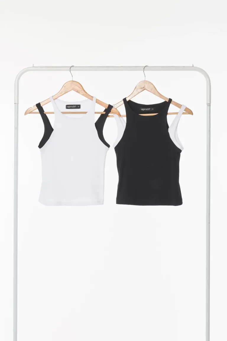 Top sin mangas negro, una prenda versátil y de gran estilo de Apricot en Tops para argentina