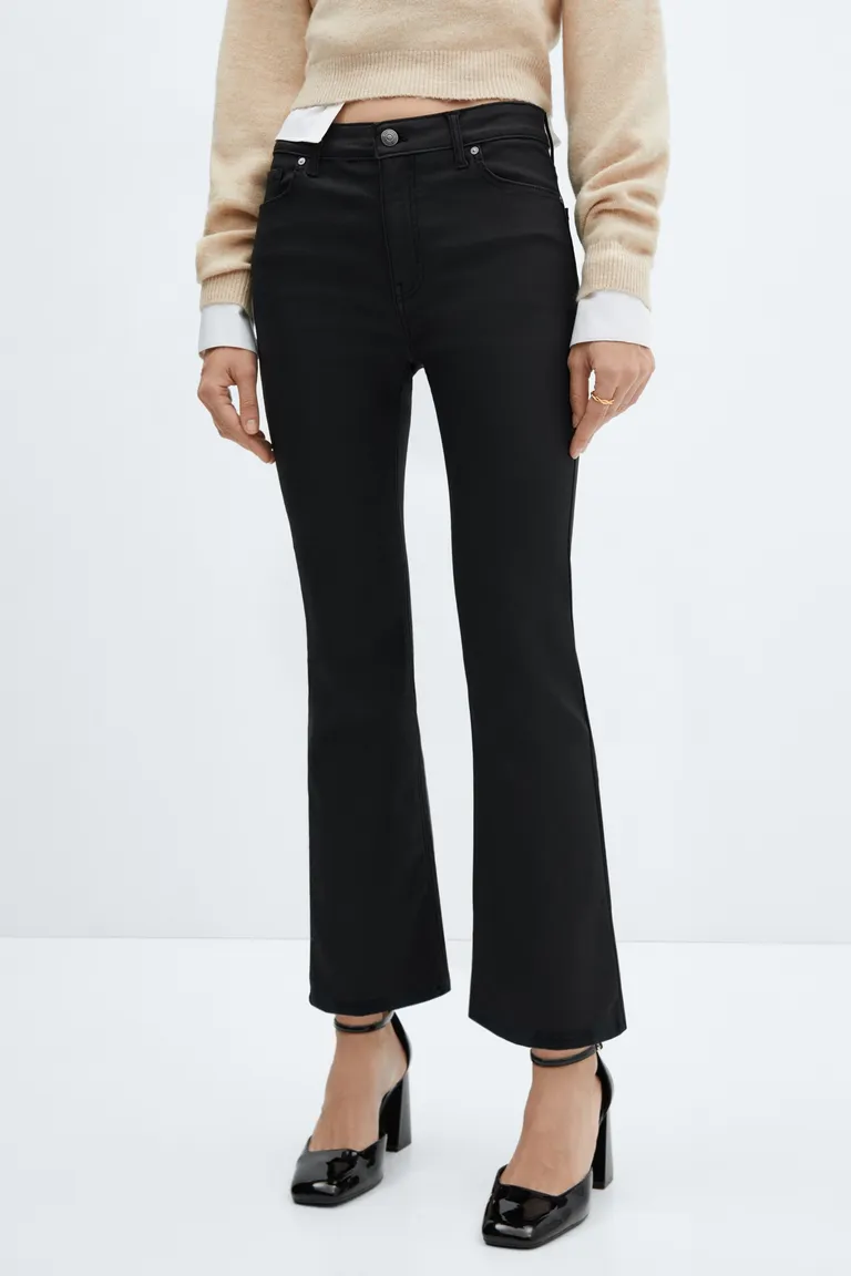 Jeans sienna flare crop encerados de Mango en Pantalones para argentina