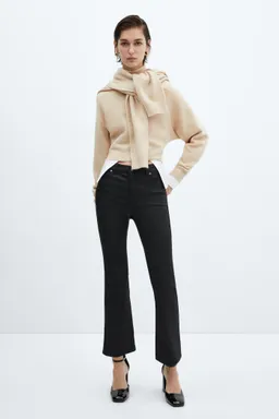 Jeans sienna flare crop encerados de Mango en Pantalones para argentina