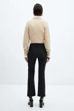 Jeans sienna flare crop encerados de Mango en Pantalones para argentina