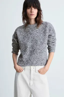 Sweater bouclé cuello redondo de Mango en Buzos y Sweaters para argentina