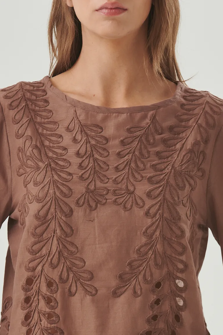 Blusa marrón con bordados decorativos para mujer de Sweet en Blusas para argentina