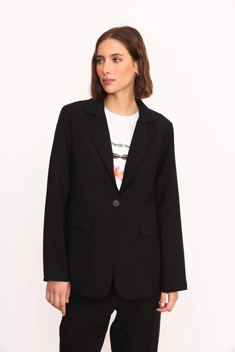 Blazer de corte clásico y estructura liviana para un estilo elegante y sofisticado de Yagmour en Blazers para argentina