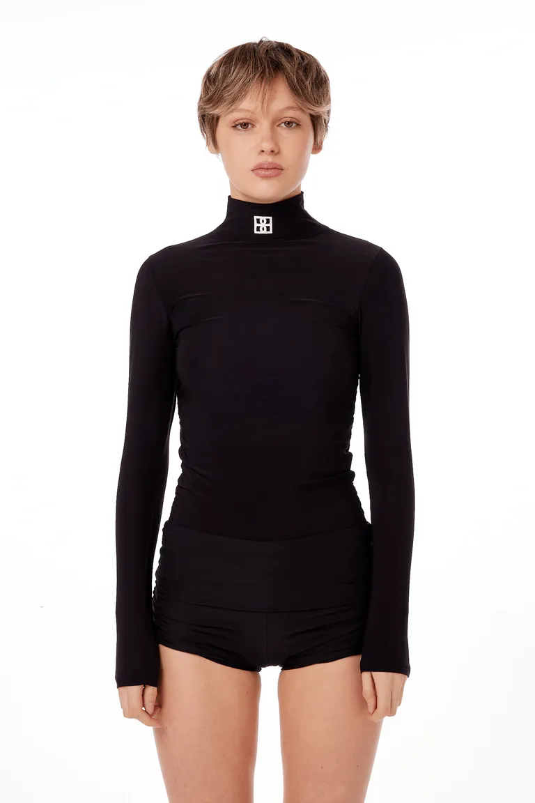 Remera de microfibra negra con logo blanco en diseño anatómico de Black Mamba en Remeras para argentina