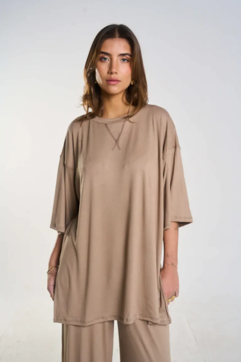 Remeron de Corte Suelto y Cuello Redondo en Tono Beige de Belle en Remeras para argentina