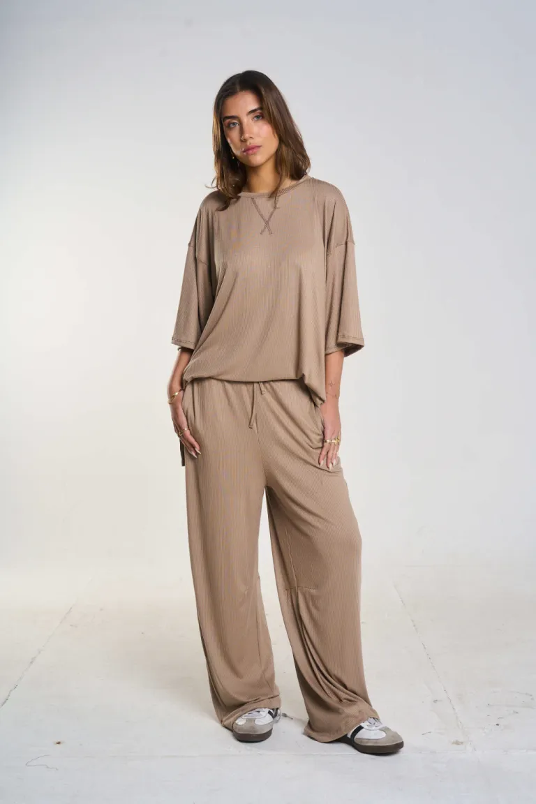 Remeron de Corte Suelto y Cuello Redondo en Tono Beige de Belle en Remeras para argentina