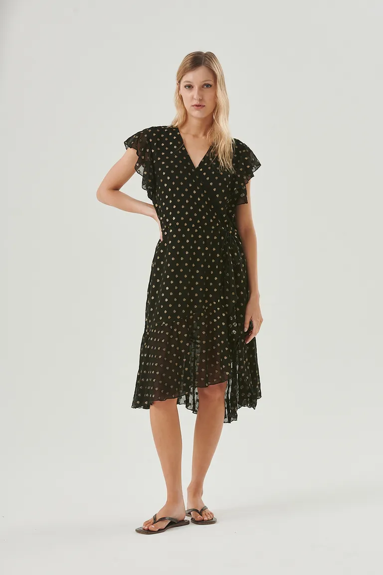 Vestido Lennon: Diseño cruzado, lazo en la cintura y caída fluida para un look elegante y femenino de Sweet en Vestidos para argentina